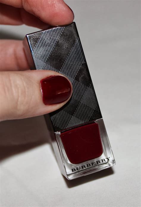 burberry nagellack oxblood kommentar|BURBERRY Nail Polish in Oxblood No. 303 Review and Swatches.